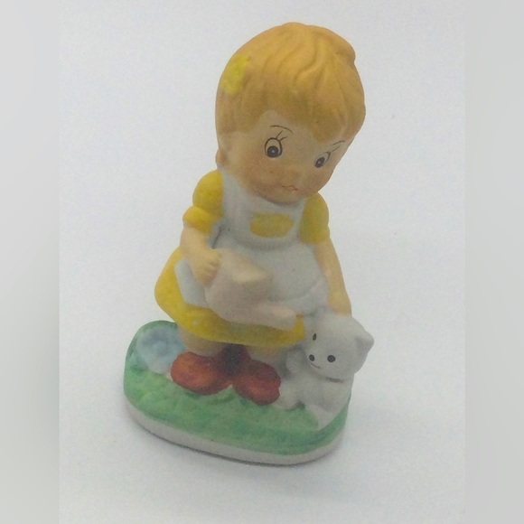 Retro sweet girl figurine with dog watering can yellow 60s hobbyist piece - Picture 1 of 10